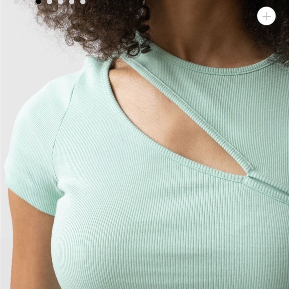 Cutout tee - Picture 2 of 11